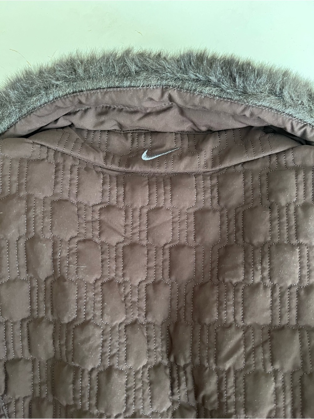 NIKE Quilted Athletic Jacket Vest SIZE S (4-6) WOMENS Full Zip Faux Fur Nylon - Picture 9 of 12